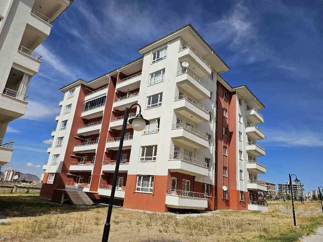 ALCI MAHALLESİNDE SİTE İÇİNDE YENİ YAPILI 3+1 DAİRE (TAKAS OLUR)