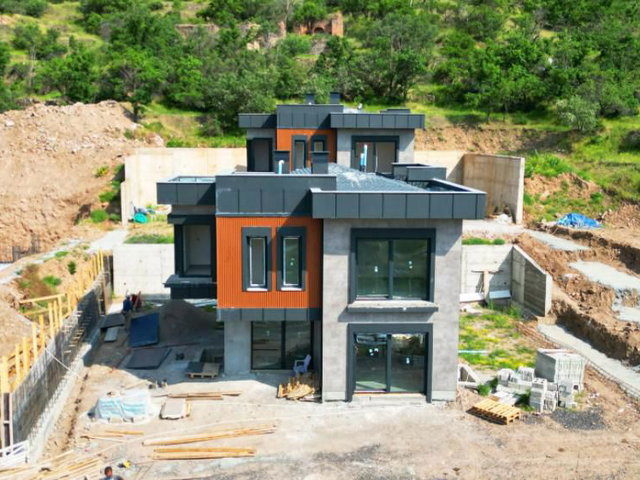 REMAX KATILIMDAN ERENKÖY MEVKİİNDE İKİ ADET SATILIK VİLLA