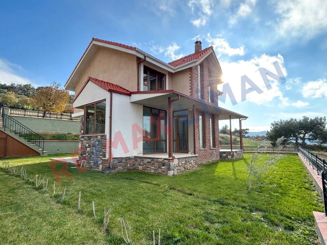 BURHANIYE DUTLUCA'DA PANORAMIK MANZARALI SATILIK VILLA