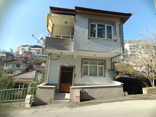REMAX ÇARŞI GÜVENCESİYLE TURGUT MAHALLESİNDE SATILIK DAİRE