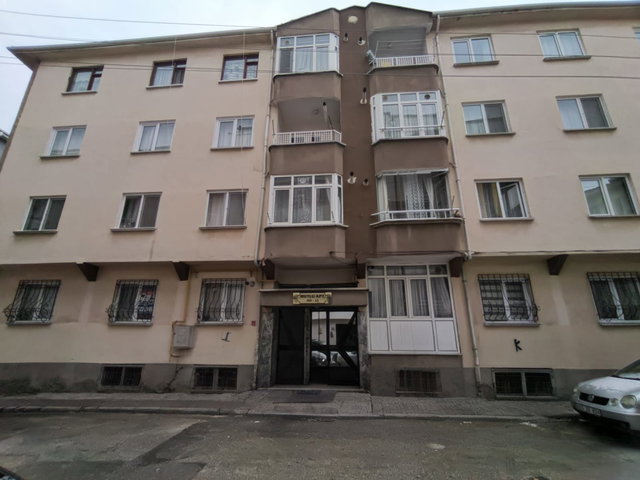 RE/MAX MOD'DAN KIRMIZI TOPRAK MAHALLE MERKEZİNDE SATILIK 2+1 DAİRE