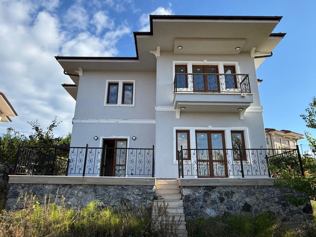 RİVA FLORA EVLERİNDE SIFIRLANMIŞ, BAHÇELİ, KİRALIK 5+2 VİLLA