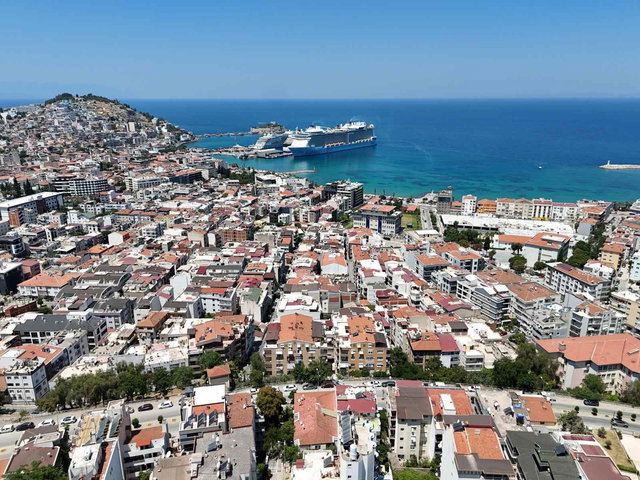 KUŞADASI SAHILE 500 MT FULL DENIZ MANZARALI 3+1 ÇATI DUBLEKS – 60 M² TERASLI,DOĞALGAZLI