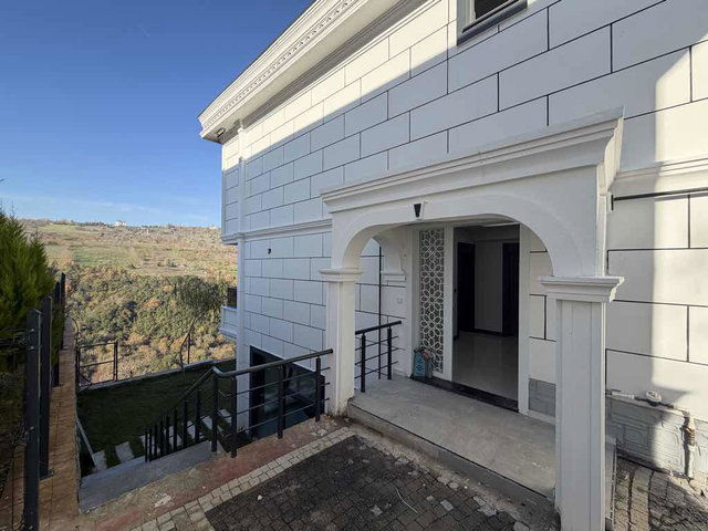 KABAOĞLUNDA ISITMALI HAVUZLU 5+1 VADİ MANZARALI SATILIK VILLA