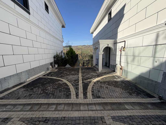 KABAOĞLUNDA ISITMALI HAVUZLU 5+1 VADİ MANZARALI SATILIK VILLA