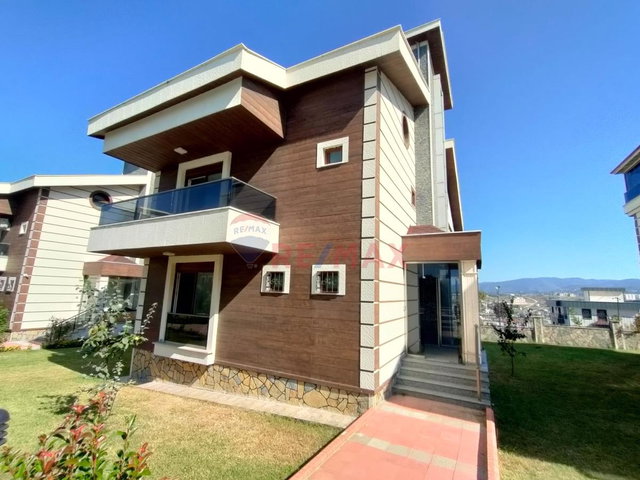 YALOVA GREEN HILL SITESINDE, TAŞINMAYA HAZIR, SATILIK LÜKS VILLA
