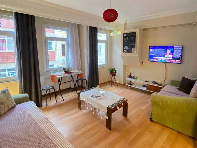 TARİHİ YARIMADA FATİH'TE OTEL KONFORU SUNAN 2+1 KİRALIK DAİRE