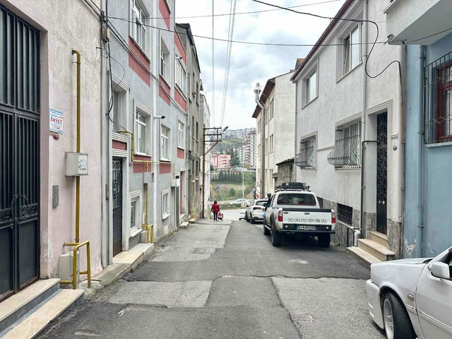 1 NOLU ERDOĞDU MAHALLESİNDE ATAPARKA YÜRÜME MESAFESİNDE KİRALIK 3+1 DAİRE