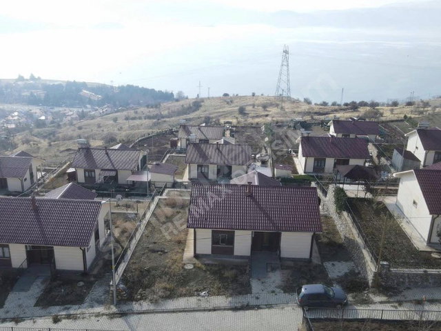 RE/MAX DEĞIŞIMDEN HAZAR GÖLE MANZARALI SATILIK TOKİ EVI