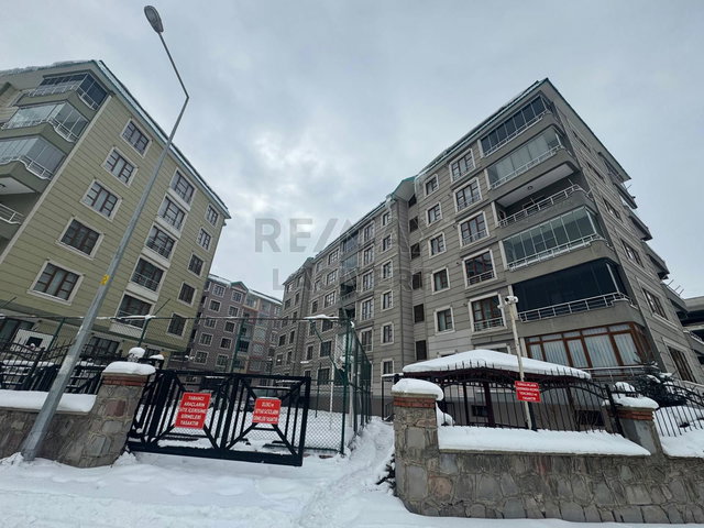 REMAX LACİVERT'TEN YILDIZKENT'TE KİRALIK 4+1 DAİRE