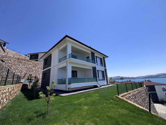 REMAX DOĞUDAN HAYAT 2 VİLLALARINDA FUL EŞYALI LÜKS VİLLA