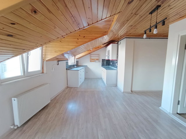 RE/MAX PROF METİN AVCI'DAN DEMOKRASİ CADDESİ KİRALIK 2+1 DAİRE