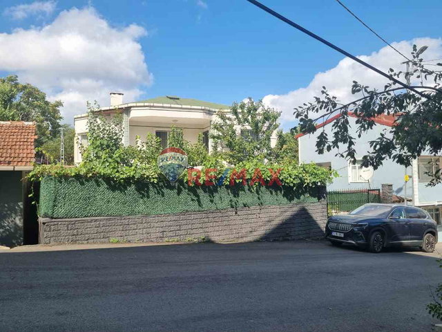 ÜMRANİYE MERKEZDE 295 M2 ARSADA 2 KATLI MÜSTAKİL BAHÇELİ EV