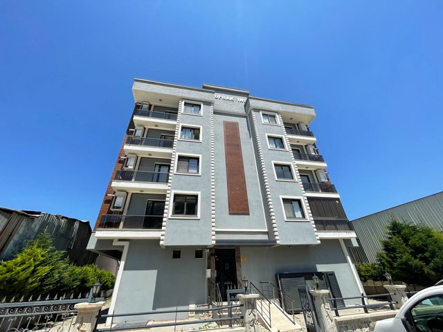 MENEMEN ULUS MAHALLESI'NDE CADDE ÜZERINDE KIRALIK 2+1 DAIRE