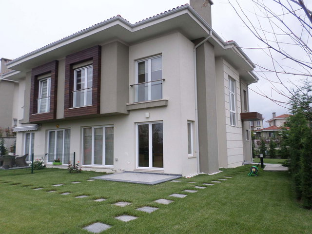 BAHÇEŞEHİR ESTON ŞEHİR 5 TE  SATILIK MUHTEŞEM 4+1 VİLLA