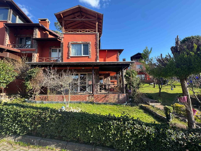 REMAX KLAS FATİH ÇAKAR’DAN SAPANCA’DA SATILIK BAHÇELİ VİLLA…