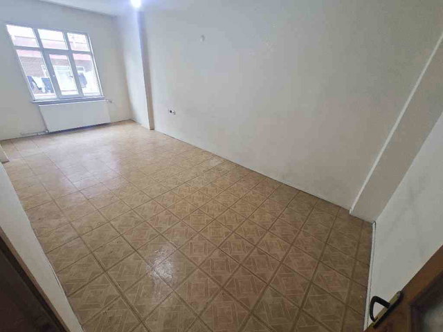 SULTANGAZİ CEBECİ U CADDESİ ÜZERİNDE ARA KAT SATILIK 2+1 DAİRE