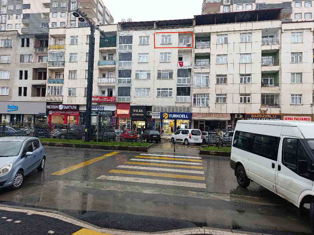 YOMRA BELEDİYESİ KARŞISI CADDE ÜSTÜ AZ MASRAFLI GENİŞ 2+1