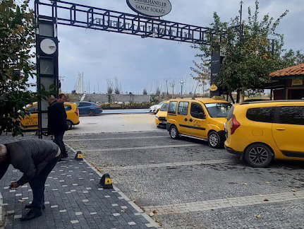 KUŞADASI SAHİLE ADIM MESAFESİNDE, YENİ AVM KARŞISI FIRSAT DAİRE!