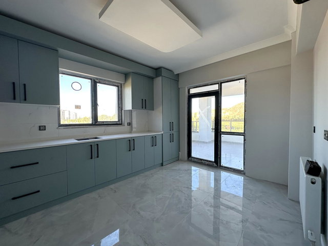 RE/MAX CENTRAL'DAN KARDEŞLER MAH.'DE 4+1 YAPILI LÜX DAİRE