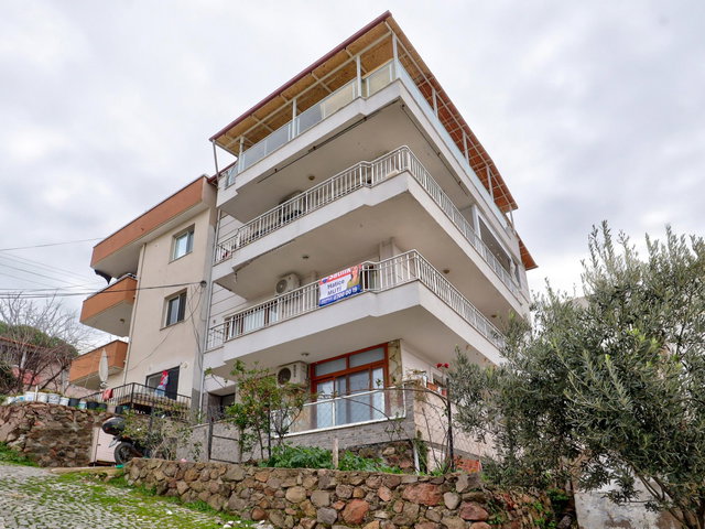 DİKİLİ İSMETPAŞA’DA FULL PANORAMİK DENİZ & ŞEHİR MANZARALI 3+1 SATILIK DAİREİLAN AÇIK