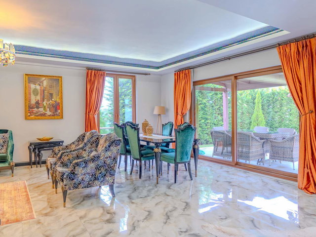 BAŞISKELE'DE MANZARALI 449M² BAHÇELI HAVUZLU 5+2 TRIPLEKS VILLA