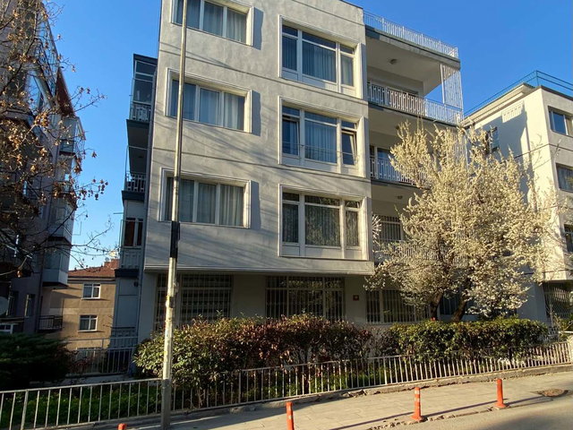 ÇANKAYA AYRANCI MESNEVİ SOKAKTA YAPILI ARAKAT 3+1 KİRALIK DAİRE
