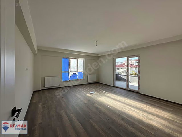 REMAX CENTRAL' KILAVUZDA KULLANIŞLI VE YENI 3+1 SITE İÇI DAIRE