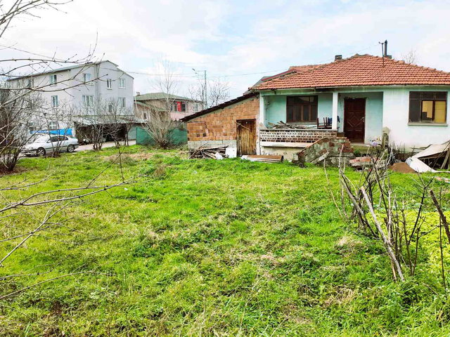 REMAX KARTEPE' DE SATILIK TİCARİ ARSA ÜZERİNDE - MÜSTAKİL EV