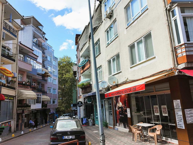İZMİT MERKEZ 'DE FETHİYE CAD. 3+1 GENİŞ KİRALIK DAİRE