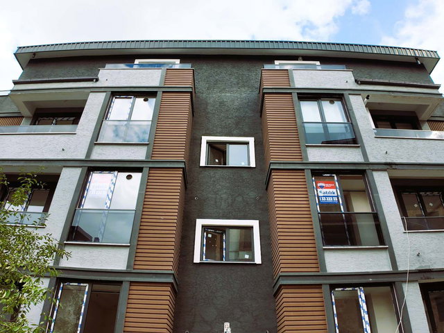 BAŞİSKELE YEŞİLYURT'TA-SIFIR-2+1-ARA KAT-YERDEN ISITMA-3 BALKON