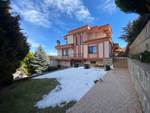 REMAX GÖKÇEM MEHMET AGHÖBÜR DEN ÇAMLIBEL SİT. SATILIK VİLLA