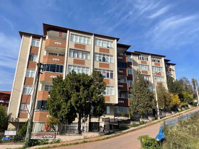 ADAPAZARI MERKEZ'DE SATILIK 3+1 ARAKAT DAİRE