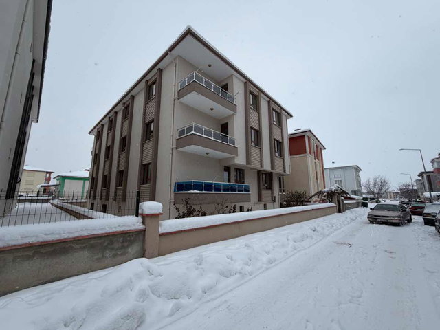 REMAX DEM DEN ERGENEKON MAHALLESİNDE 3+1 SATILIK FERAH DAİRE