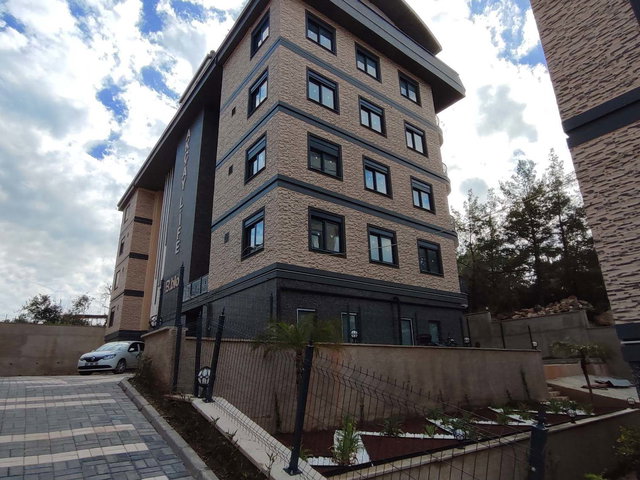 OBA'DA HAVUZLU 2 BLOKLU SITEDE 2+1 YENI DAIRE