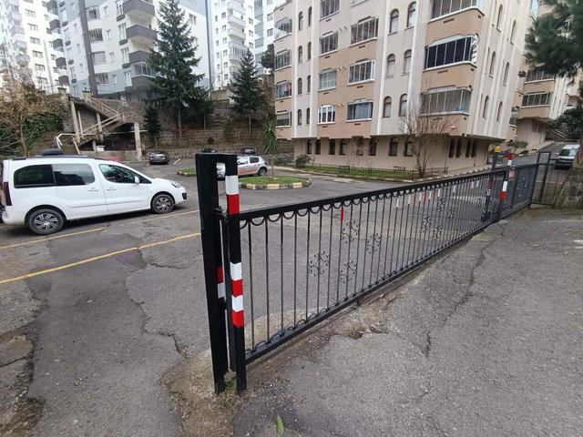 YOL-İŞ SİTESİ HER TARAFI AÇIK FERAH BALKONLU MASRAFSIZ 2+1