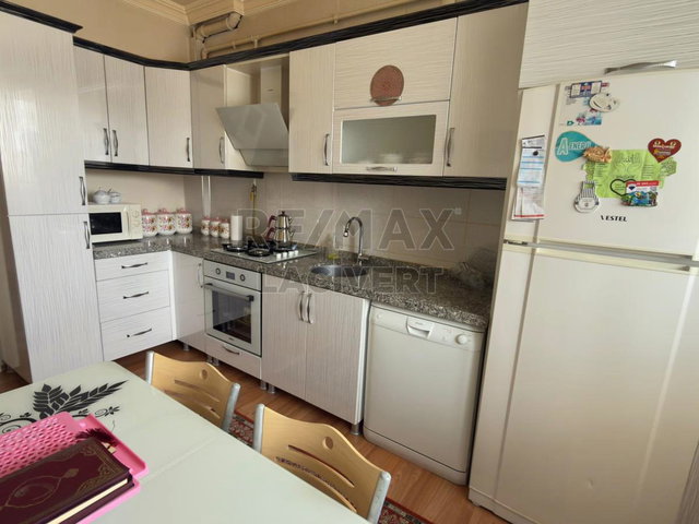 RE/MAX LACİVERT'TEN YILDIZKENT'TE SATILIK 3+1 DAİRE