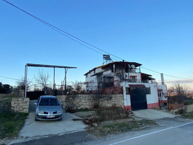 ÇAL YAZIR'DA 2200M2 BAHÇELİ 6+3 MÜSTAKİL EV– DOĞA VE KONFOR BİR ARADA