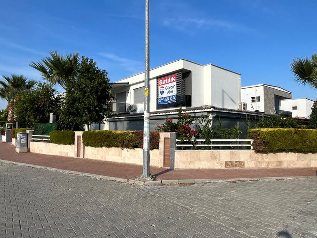 KARAOVA'DA AVM YANI PALM 34 SİTESİ'NDE SATILIK 4+1 VİLLA