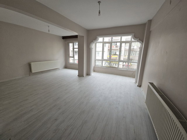 RE/MAX DREAM'DEN KARABAŞ MAH. İSTİKLAL CAD. ARA KAT 2+1 SATILIK