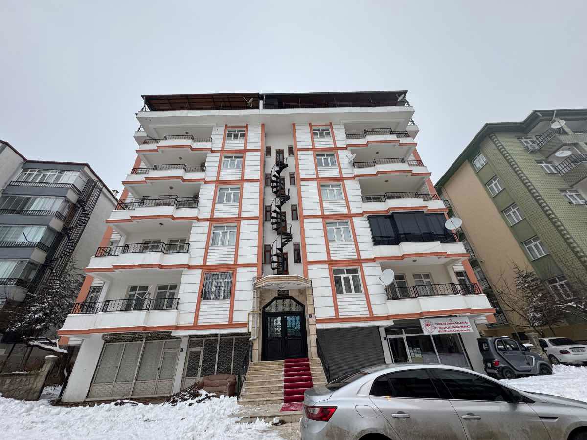 RE/MAX DEĞİŞİMDE CUMHURİYYET MAH. ARA KAT 4+1 KİRALIK DAİRE