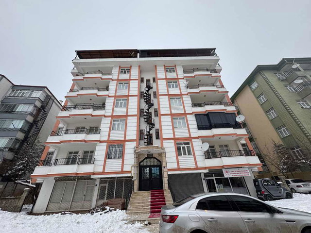 RE/MAX DEĞİŞİMDE CUMHURİYYET MAH. ARA KAT 4+1 KİRALIK DAİRE