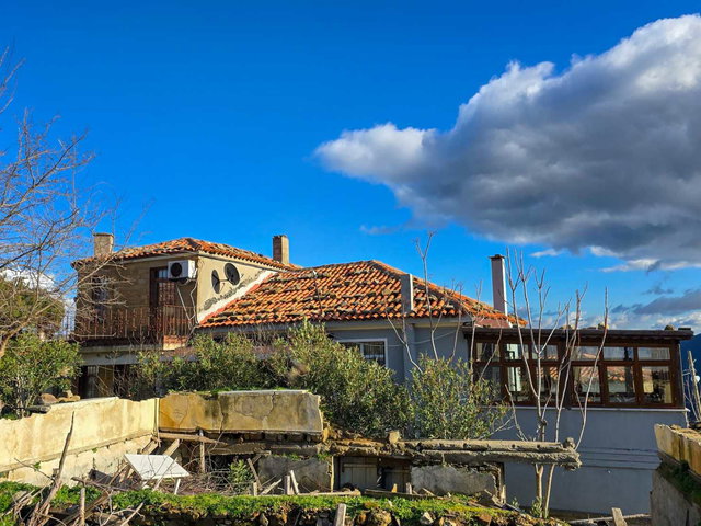 ÇANAKKALE GÖKÇEADA TEPEKÖY KÖY MEYDANI SATILIK BAHÇELI VILLA