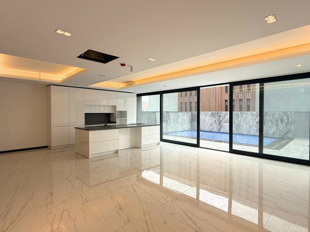 REMAX BEYAZ GÜMÜŞTEPE’DE SİTE İÇİ MÜSTAKİL HAVUZLU SIFIR TRİPLEKS VİLLA