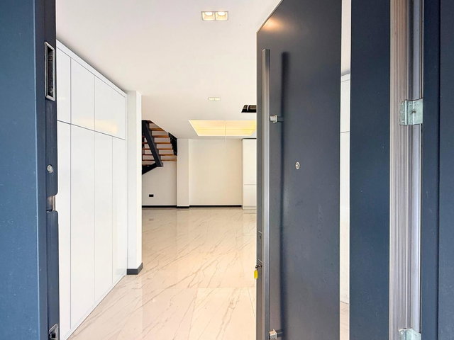 REMAX BEYAZ GÜMÜŞTEPE’DE SİTE İÇİ MÜSTAKİL HAVUZLU SIFIR TRİPLEKS VİLLA