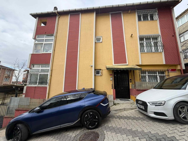 REMAX ASHILL ÜSKÜDAR KÜPLÜCE KIRALIK 2+1 BAHÇE KATI