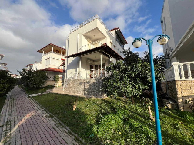MANAVGAT KUMKÖY DE TRIPLEX 3+1 MÜSTAKIL GIRIŞ SITE IÇINDE VILLA