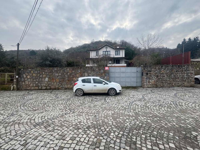 TARIHI ÖRCÜN KÖYÜNDE 1000 M2 ARSA İÇINDE 7+2 MÜSTAKIL EV RE/MAX