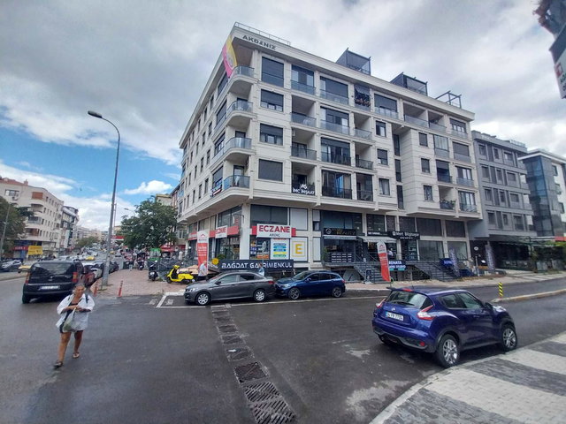 KÜÇÜKYALI-ALTINTEPE BAĞDAT CADDESİ ÜZERİ KÖŞEBAŞI SATILIK 2+1
