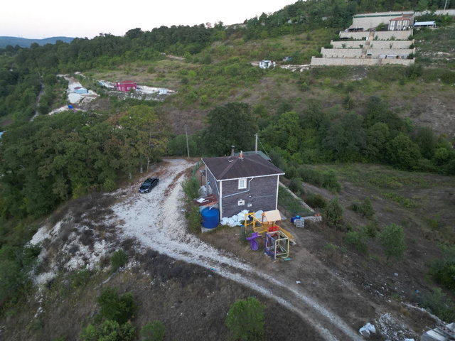 DURAKLIDA 7712M2 ARSA ÜZERİNDE SATILIK 2 KATLI VİLLA VE ARSASI.